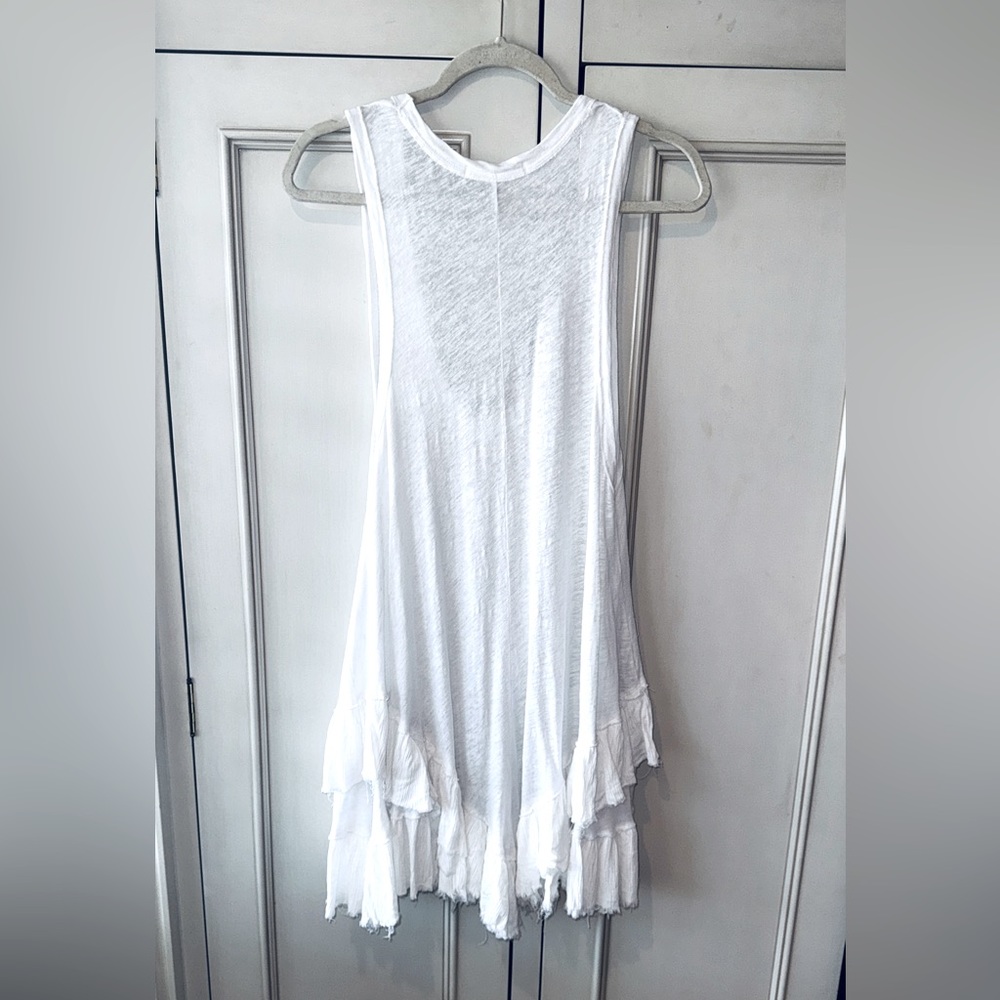 Free People Boho White dress. Size Small. Runs Big. 🦋